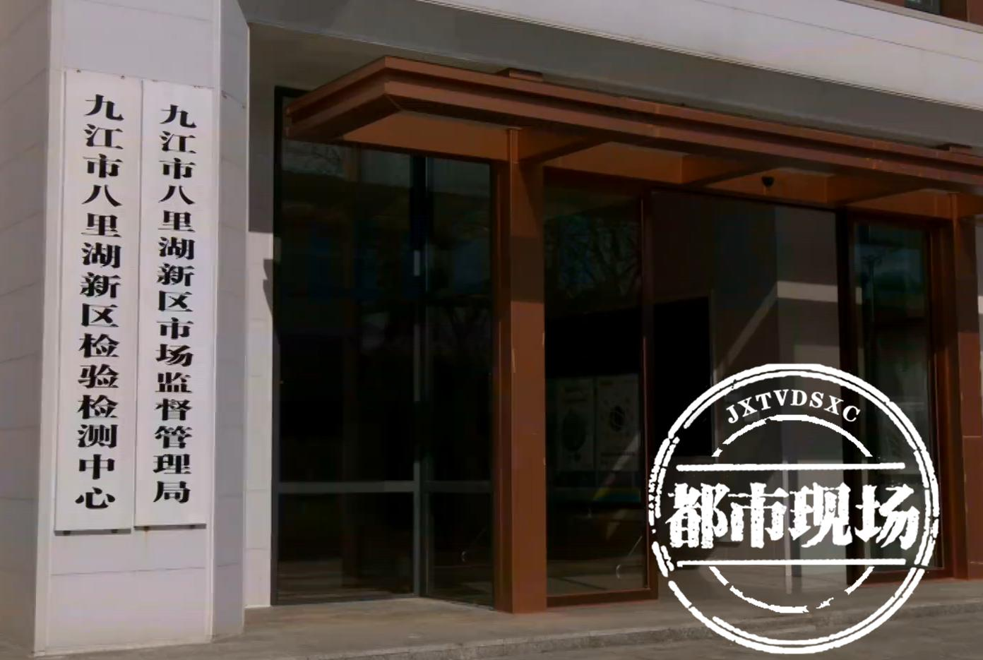 惊爆！花1.8万封阳台装落地窗，全家头晕反胃，商家竟称“正常”？